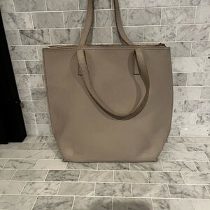 Mark and Graham The Daily Tote-almost new